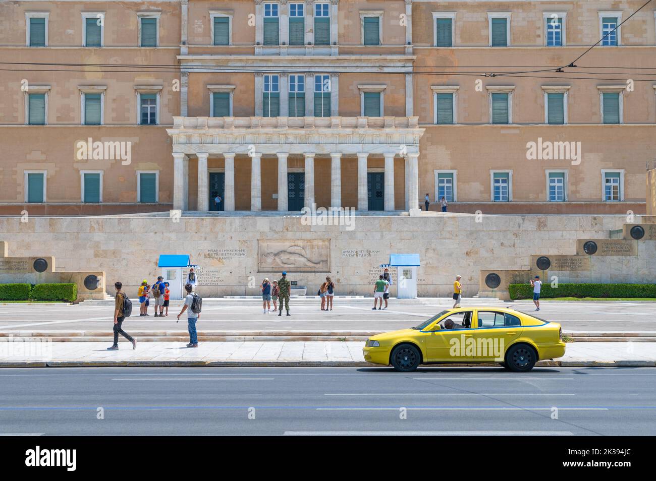 Taxi vor dem griechischen parlament in Athen, Griechenland Stockfoto