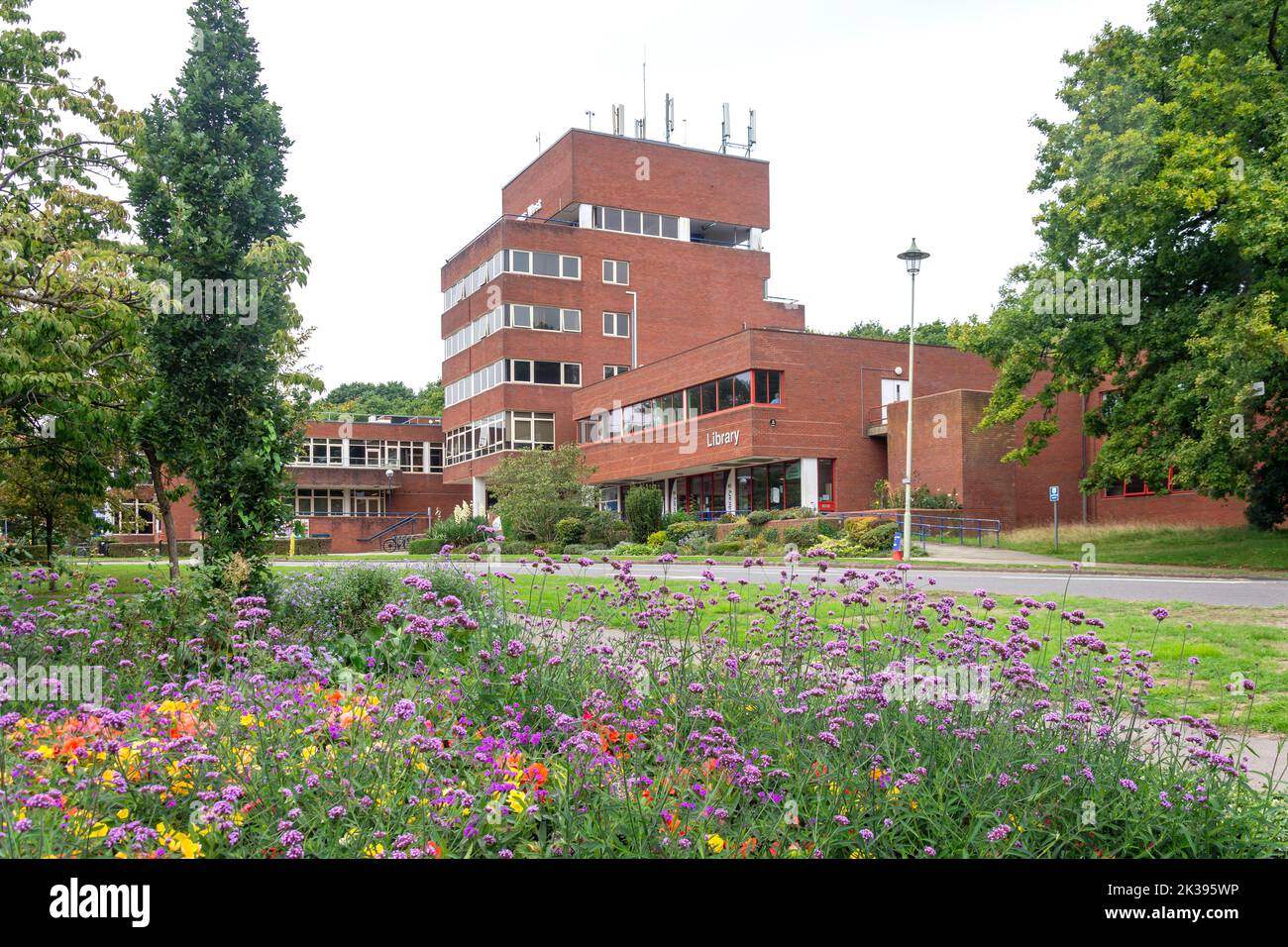 Welwyn Garden City Central Library, The Campus, Welwyn Garden City Centre, Hertfordshire, England, Großbritannien Stockfoto