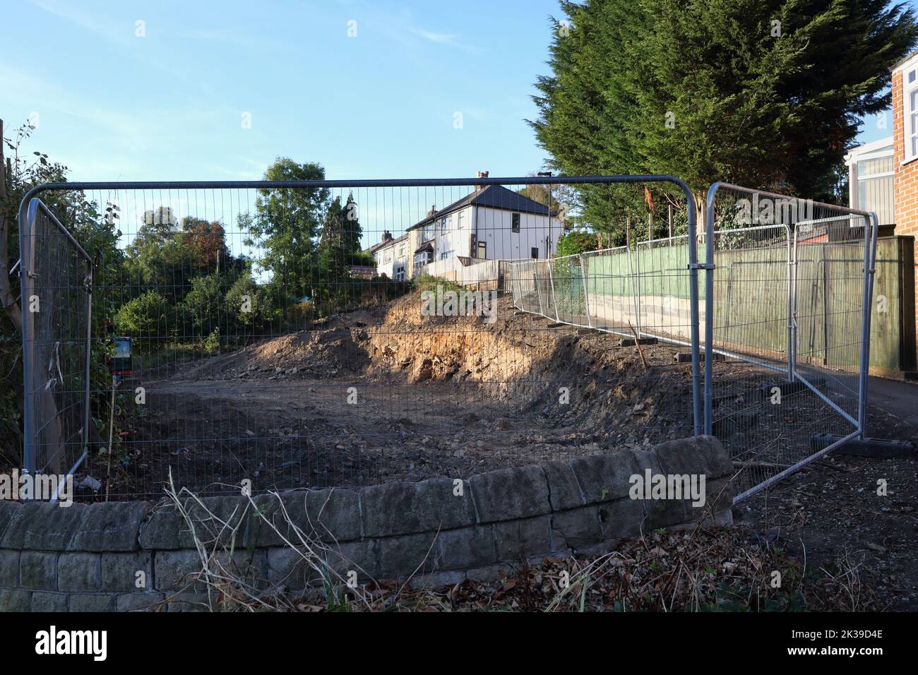 Gartengrundstück wird gerodet und für die Wohnungsentwicklung ausgegraben. Sheffield England, Großbritannien Stockfoto