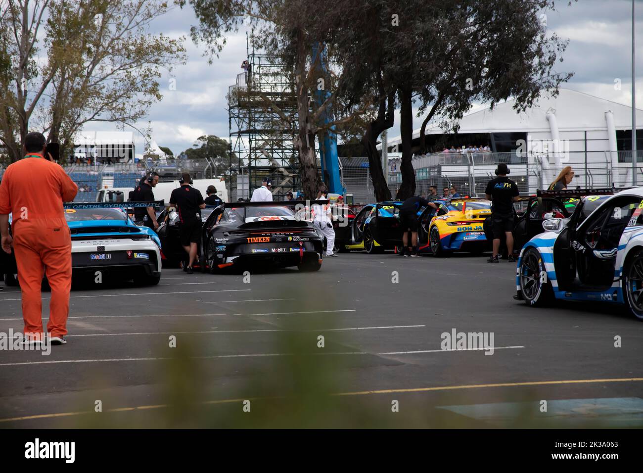 Die Porsches stehen für den Carrera Cup unten im Albert Park, Melbourne, Australien Stockfoto