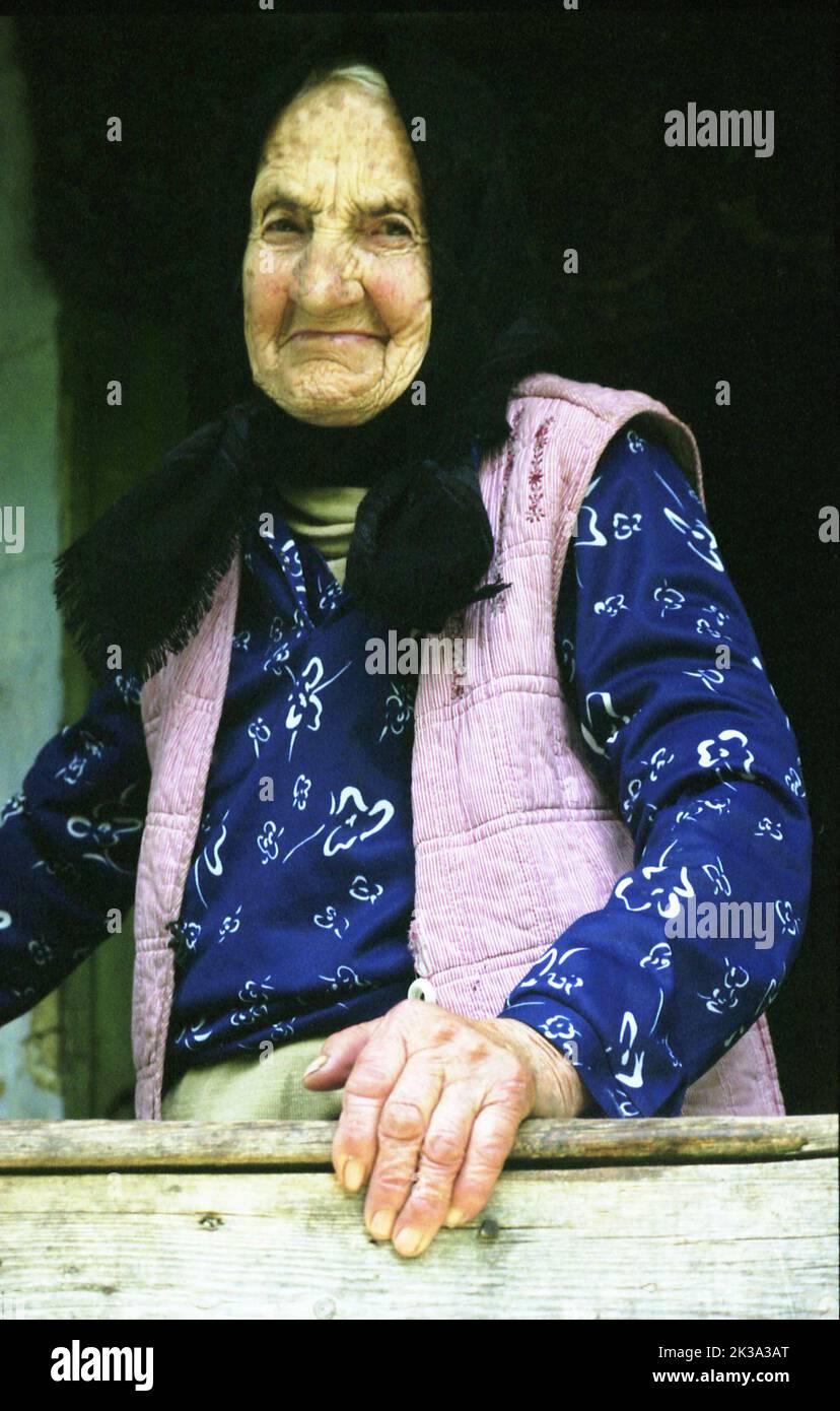 Porträt einer älteren Frau im Kreis Alba, Rumänien, ca. 2000 Stockfoto