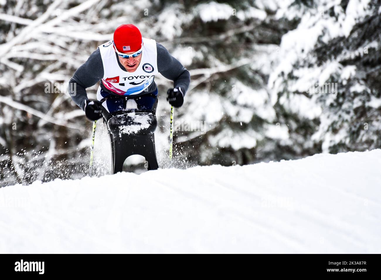 Der Athlet Dan Cnossen bei den U.S. Paralympic National Cross Country Ski Championships 2019 im Craftsbury Outdoor Center, VT, USA. Stockfoto