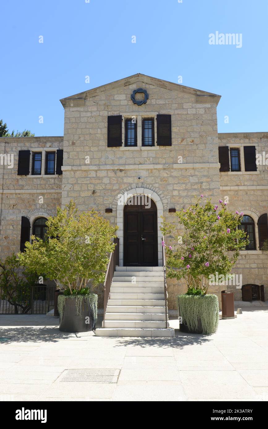 Wunderschöne alte Gebäude entlang der Emek Refaim Straße in der deutschen Kolonie in Jerusalem, Israel. Stockfoto