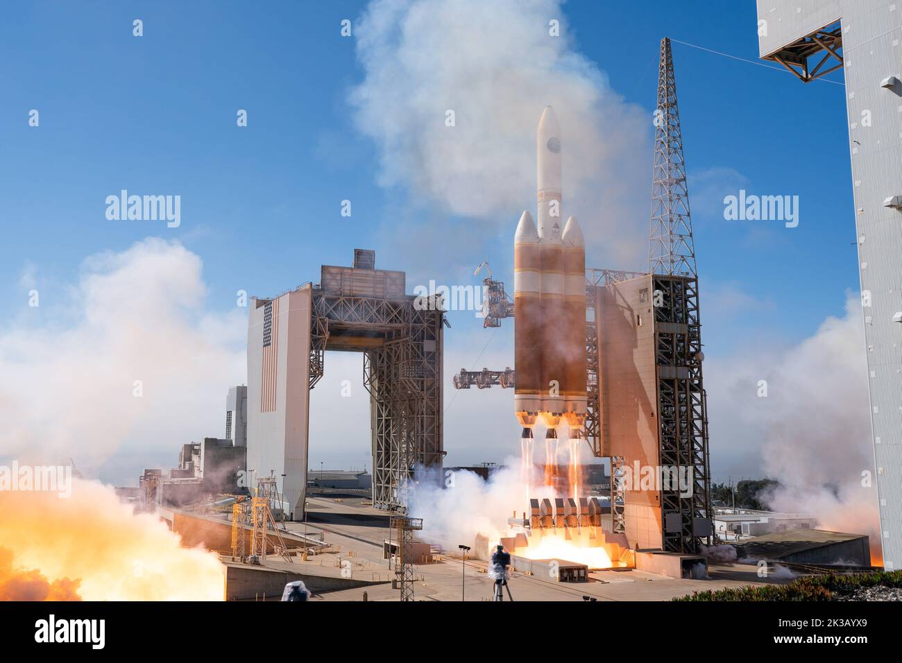 September 2022; Lompoc, Kalifornien, USA; die Delta-IV-Rakete startet von der Vandenberg-Space Force Base mit der klassifizierten NROL-91-Nutzlast vom Space Launch Complex 6. (Stan Szeto/Image of Sport) Stockfoto