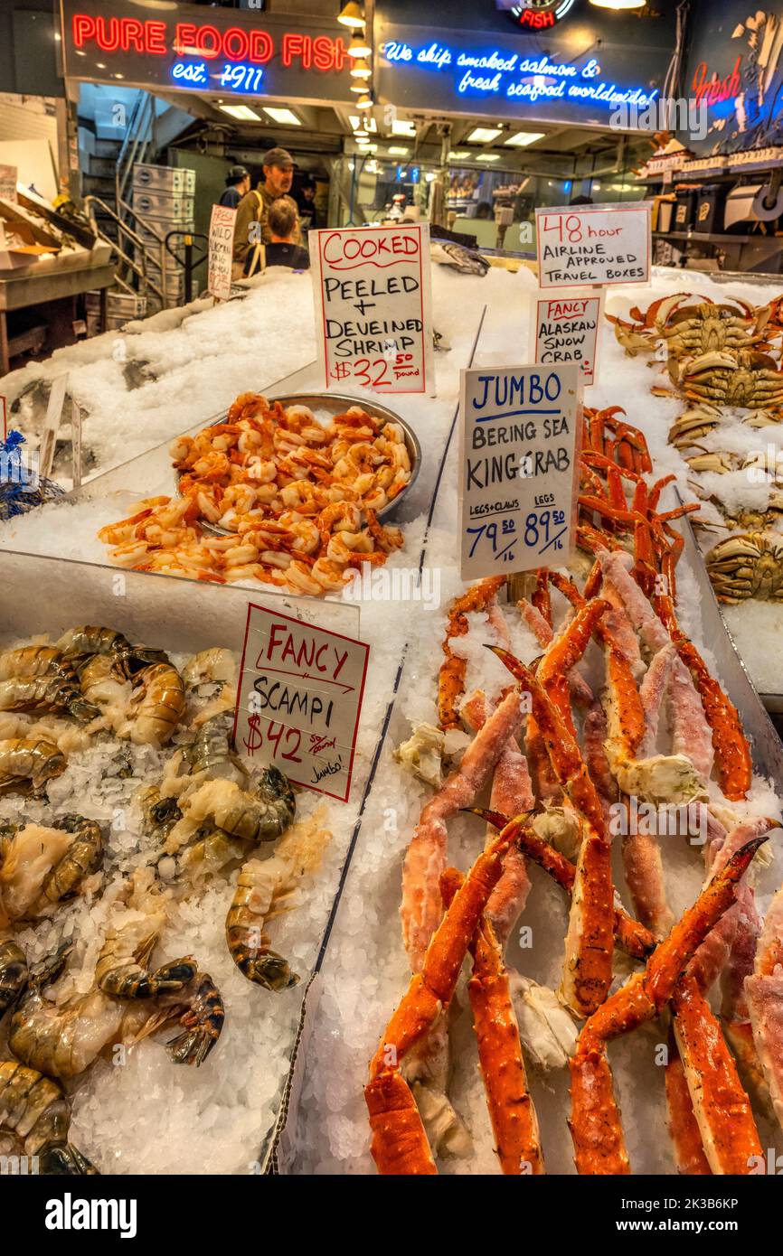 Fischstand am Pike Place Market, Seattle, Washington, USA Stockfoto