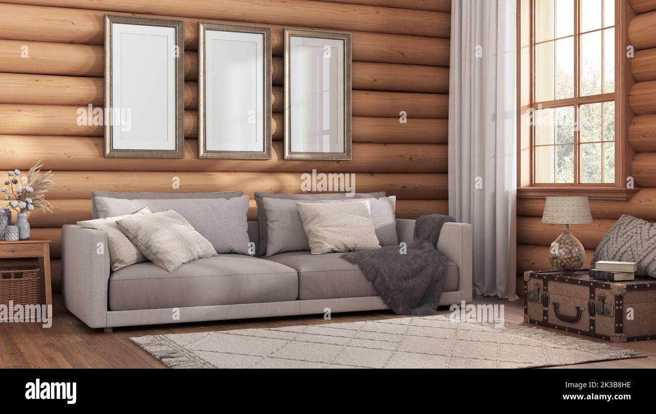 Wohnzimmer mit Blockhütte in Weiß- und Beigetönen. Stoffsofa, Teppich und Fenster. Frame Mockup, Bauernhaus Innenarchitektur Stockfoto