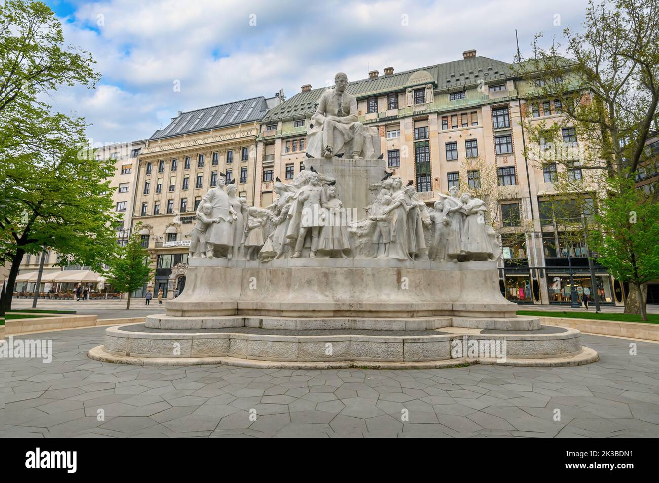 Budapest, Ungarn. Mihaly-Vorosmarty-Denkmal am Vorosmarty-Platz, Belvaros (Innenstadt) Stockfoto