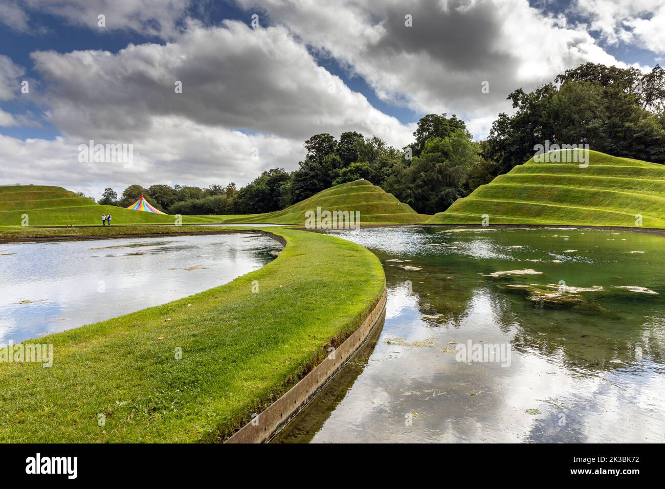 Landformen mit dem Titel „Zellen des Lebens“ von Bildhauer Charles Jencks, Jupiter Artland, Wilkieston, Edinburgh, West Lothian, Schottland. Stockfoto