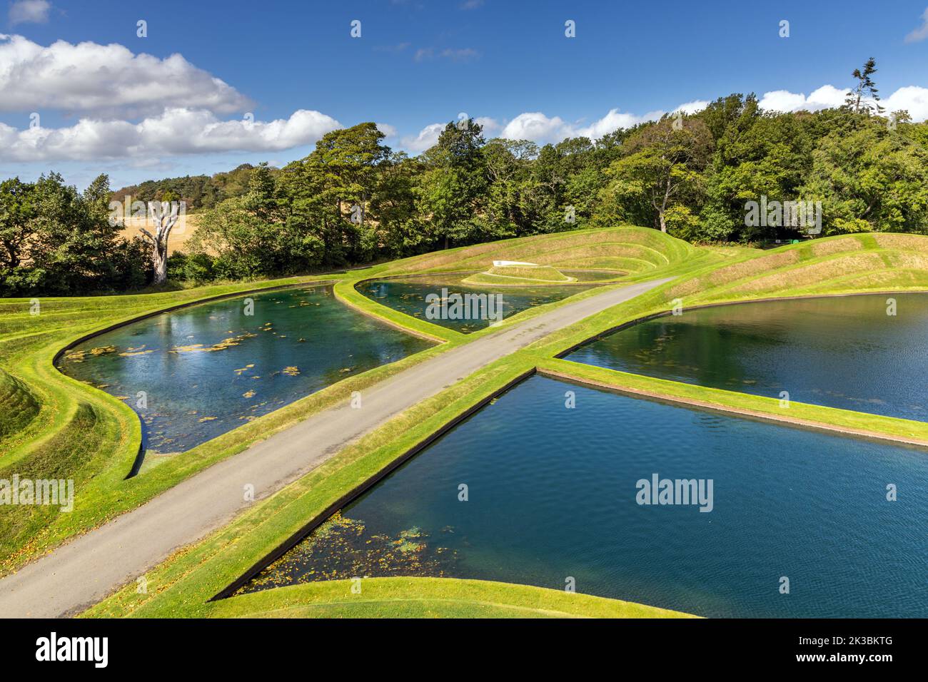 Landformen mit dem Titel „Zellen des Lebens“ von Bildhauer Charles Jencks, Jupiter Artland, Wilkieston, Edinburgh, West Lothian, Schottland. Stockfoto