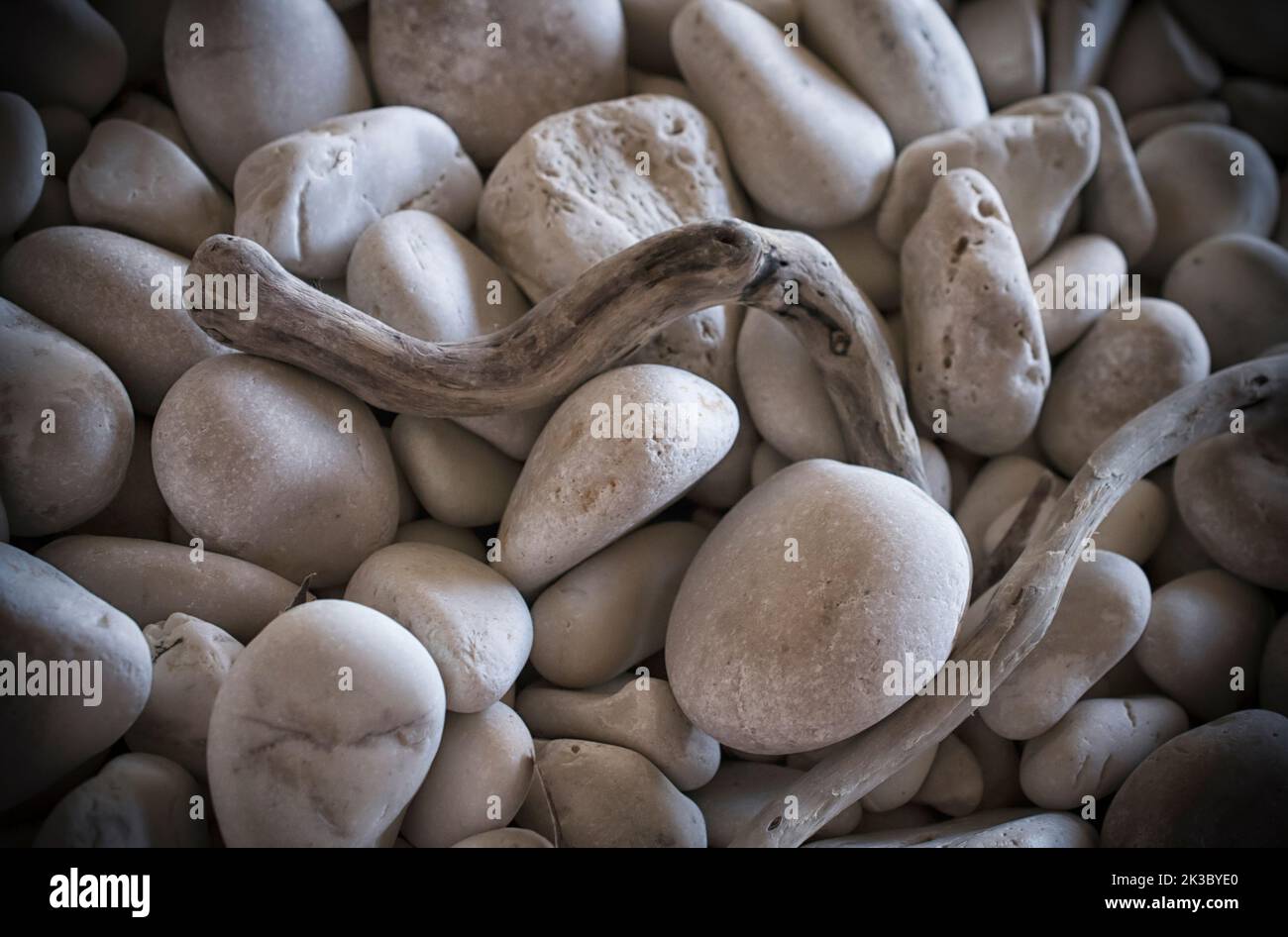 Weiße Kieselsteine am Strand von Myrtos Stockfoto