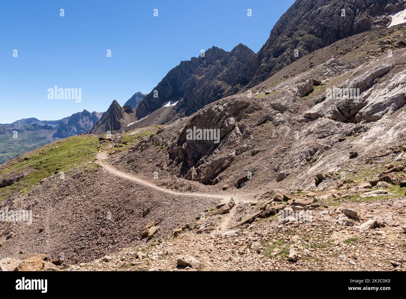 Weg in den französischen pyrenäen in Richtung Sarradets Hütte Stockfoto