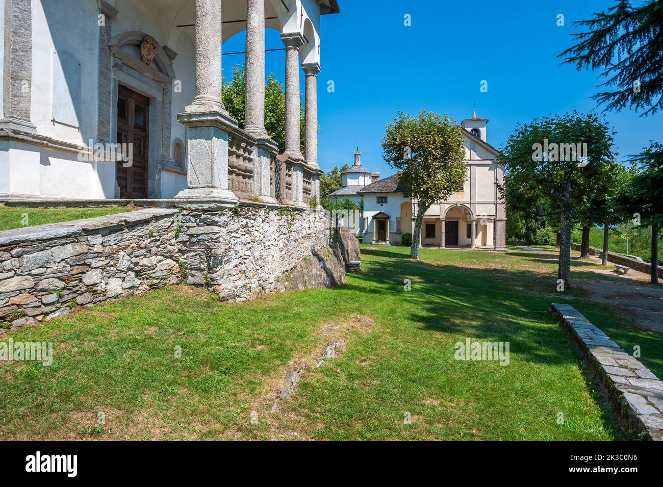 Wallfahrtskirche und Kapelle Johannes des Täufers auf dem Sacro Monte della SS Trinita di Ghiffa, Ghiffa, Piemont, Italien, Europa Stockfoto