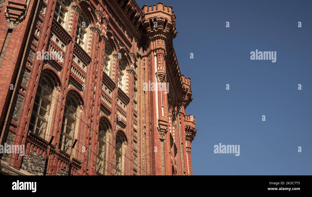 Phanar Griechisch Orthodoxe College Fenster in Istanbul, historische Struktur, berühmte orthodoxe Lyzeum, Reise-und Tourismus-Idee, Sightseeing-Lage Balat Stockfoto