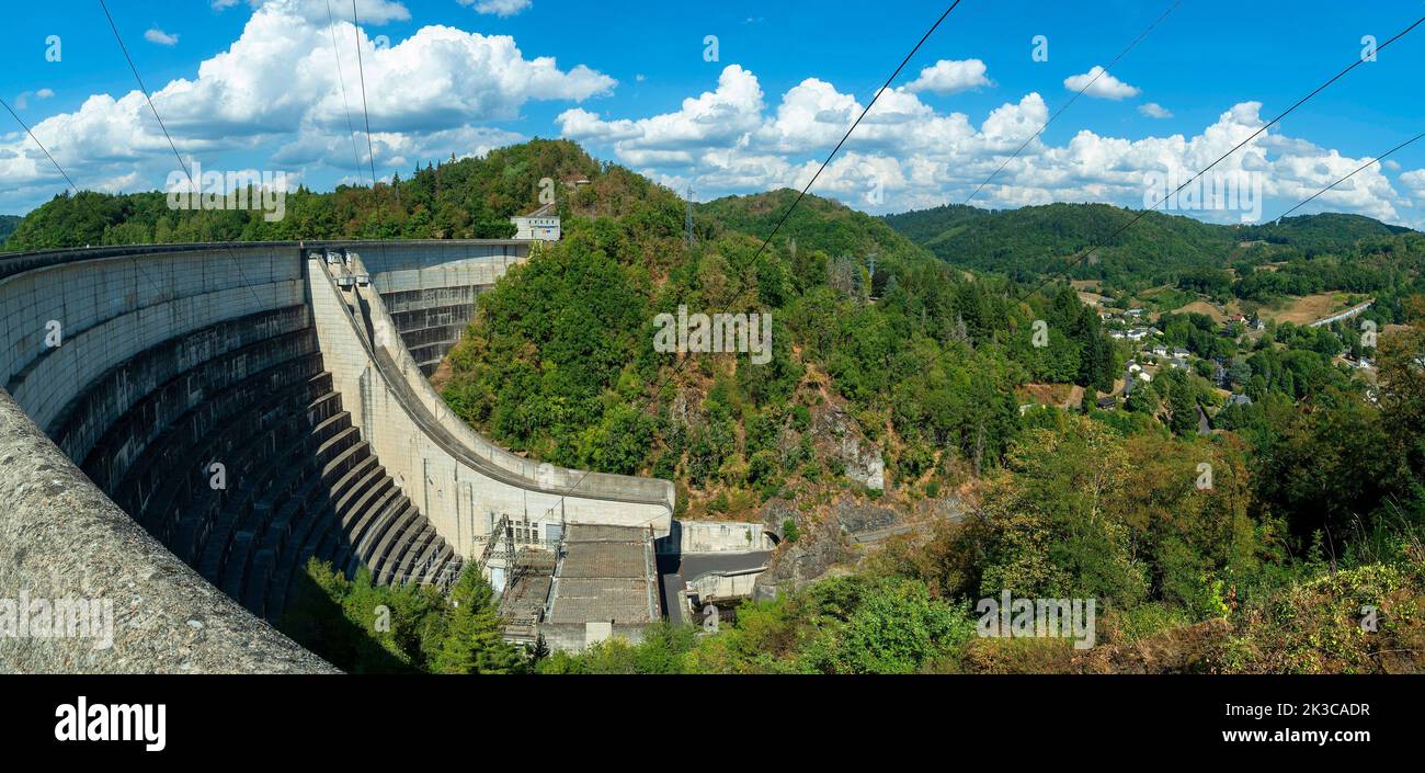 Bort-les-Orgues. Damm hält das Wasser der Dordogne zurück. Wasserkraftwerk ausgestellt von EDF. Correze .Nouvelle Aquitaine. Frankreich Stockfoto