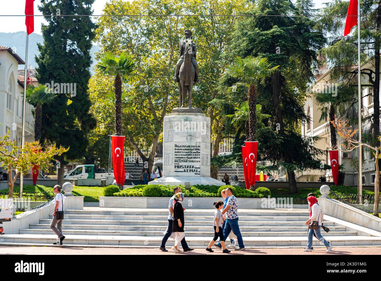 Bursa, Türkei September 17 2022: Die berühmte Mustafa Kemal Atatürk Statue in Bursa, Gründer des türkischen Staates Stockfoto