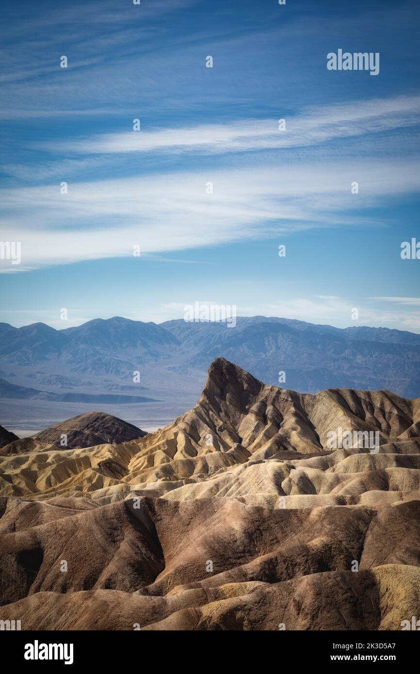 Mit Blick auf das Death Valley am Zabriskie Point, Kalifornien. Stockfoto