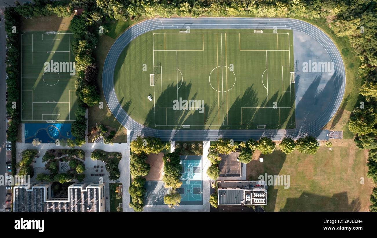 Ein großes Fußballstadion aus der Vogelperspektive Stockfoto