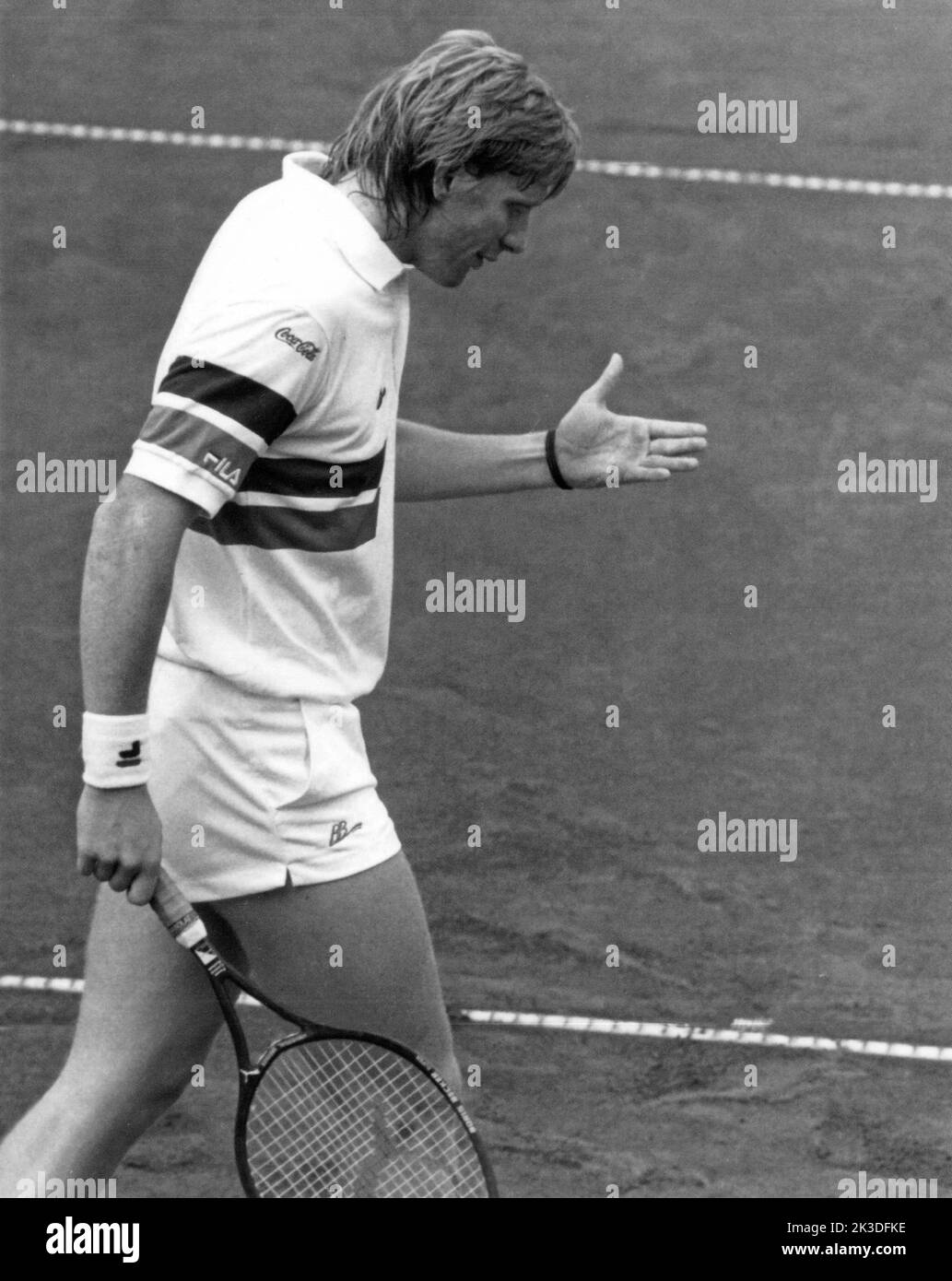 Tennisspieler Boris Becker ärgert sich in einem Spiel, Ende 1980er Jahre - Fotobuch Band 1 von 2012: Promi- Porträts fotografiert von Hartwig 'Valdi' Valdmanis Stockfoto