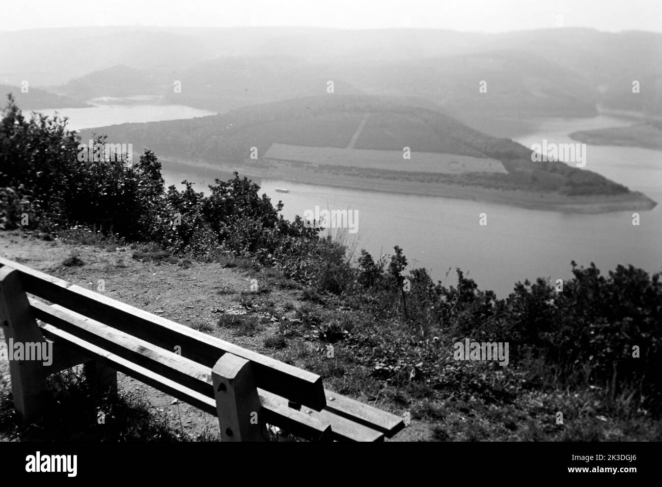 Blick über den Rurstausee, 1952. Blick auf den Rur Reservoir, 1952. Stockfoto