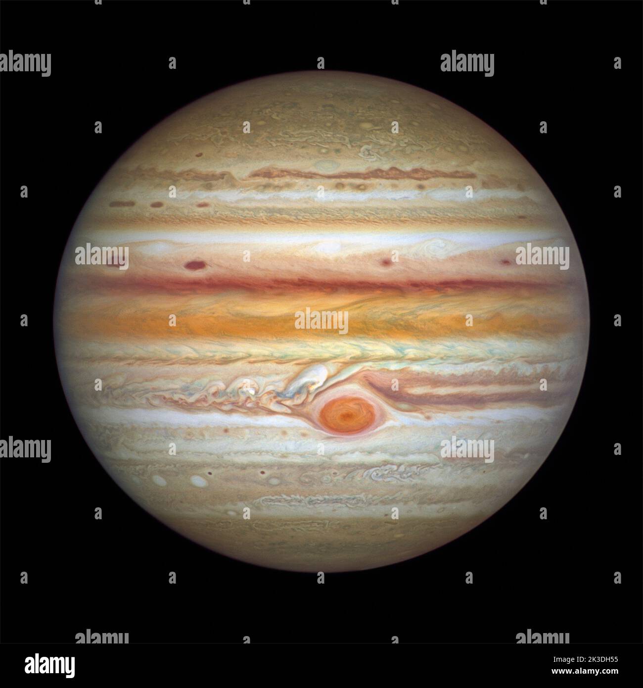 Baltimore, Usa. 26. September 2022. Der Gasriese Jupiter zeigt den Großen Roten Fleck, einen Sturm von der Größe der Erde, der seit Hunderten von Jahren wütet, aufgenommen vom Hubble-Weltraumteleskop am 11. November 2021. Jupiter wird in den letzten 59 Jahren der Erde am nächsten sein und am 26. September 2022 für das Auge sichtbar sein. Quelle: Planetpix/Alamy Live News Stockfoto Baltimore, Usa. 26. September 2022. Der Gasriese Jupiter zeigt den Großen Roten Fleck, einen Sturm von der Größe der Erde, der seit Hunderten von Jahren wütet, aufgenommen vom Hubble-Weltraumteleskop am 11. November 2021. Jupiter wird in den letzten 59 Jahren der Erde am nächsten sein und am 26. September 2022 für das Auge sichtbar sein. Quelle: Planetpix/Alamy Live News Stockfoto