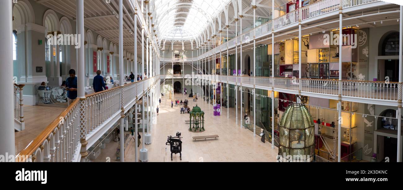 Zentrale Halle des Museum of Scotland in Edinburgh, Schottland Stockfoto