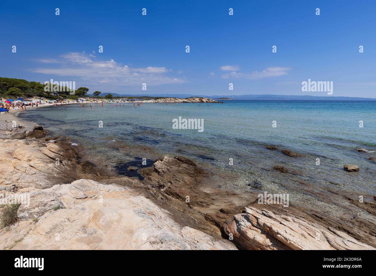 Karidi, einer der attraktivsten Strände von Sithonia, ist mit seinem fantastischen türkisfarbenen Wasser und dem feinen weißen Sand, Longos, wirklich eine exotische Perle Stockfoto