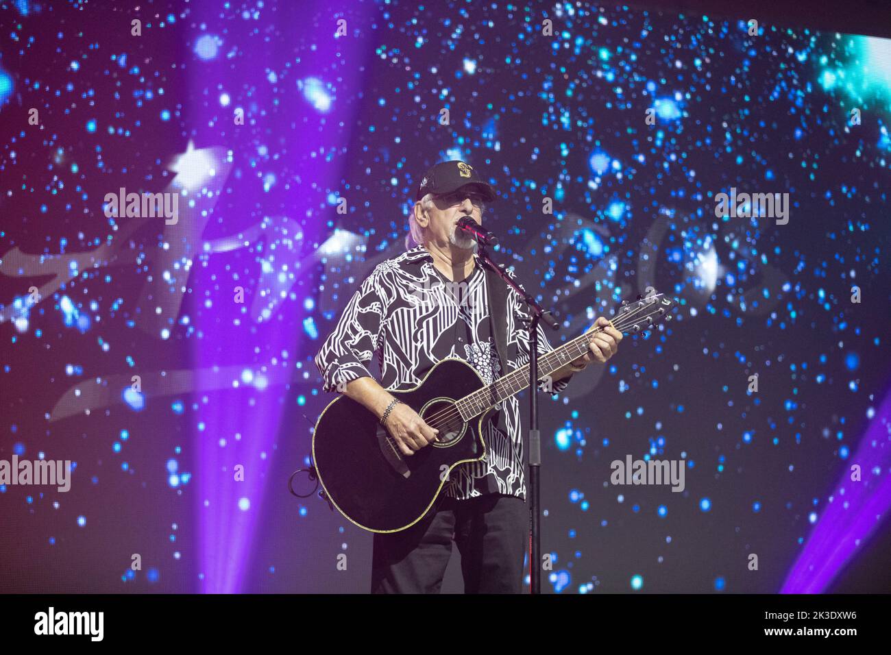 Karl-Heinz Ulrich von den Amigos bei der 'für unsere Freunde' Tour in der Messe-und Veranstaltungshalle. Löbau, 25.09.2022 Stockfoto