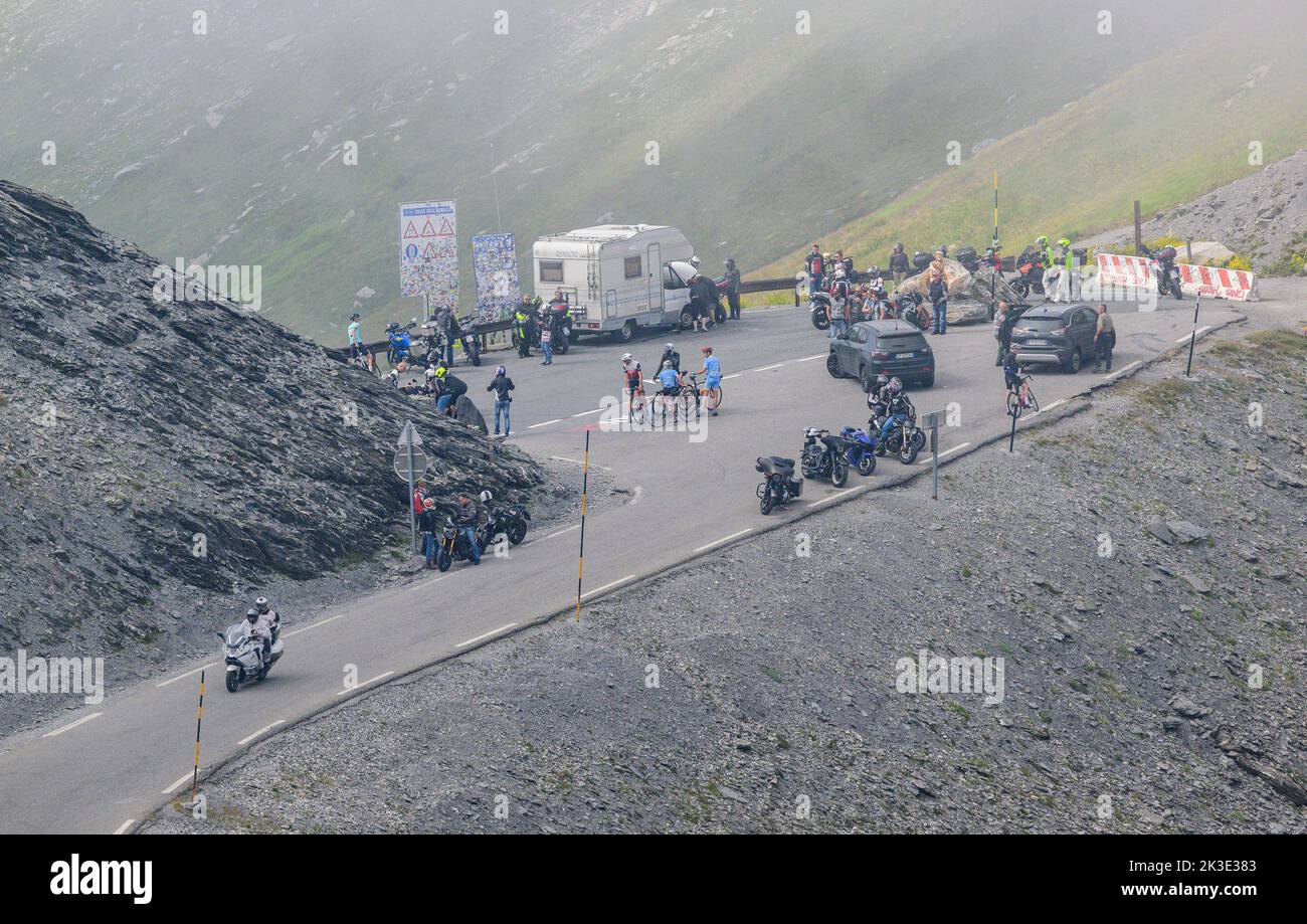 Col d'Agnel im Juli, früh an einem sonntagmorgen. Französische Alpen. Stockfoto