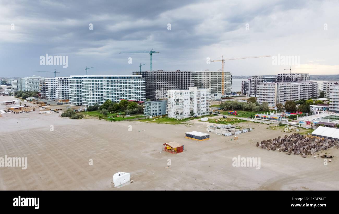 Abendstrand in Rumänien. Drohnenansicht des Mamaia Strandes und der Hotels in Rumänien. Stockfoto