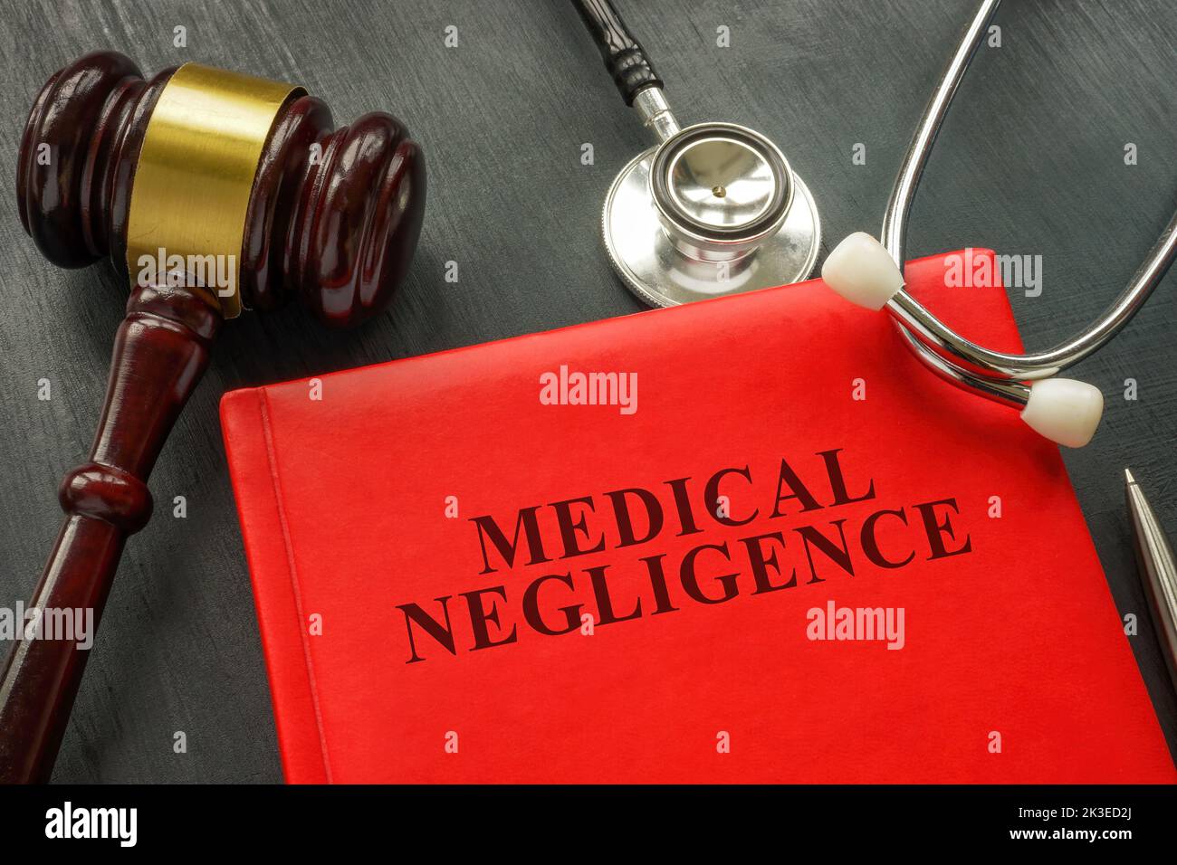 Ein Gesetz über medizinische Fahrlässigkeit und Stethoskop. Stockfoto