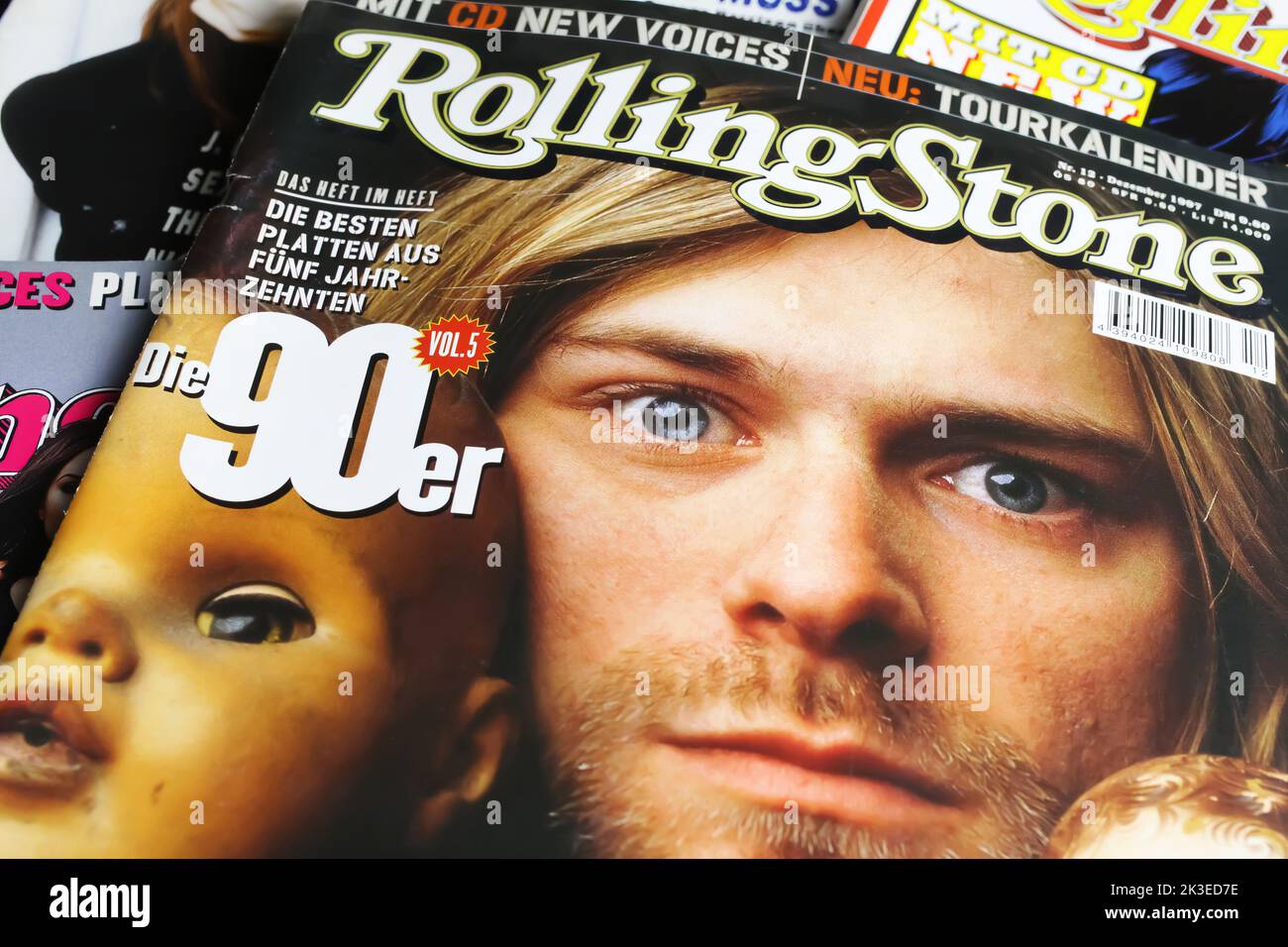 Viersen, Deutschland - Juni 9. 2022: Nahaufnahme des Cover des Rolling Stone-Musikmagazins mit Porträt des Nirvana-Sängers Kurt cobain in den neunziger Jahren Stockfoto