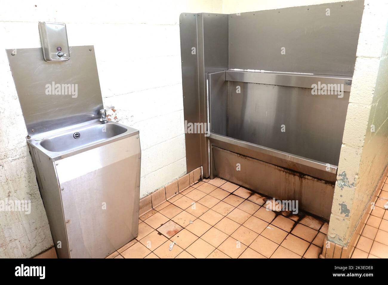 Urinal an den Toiletten im Busbahnhof Hayfield Stockfoto