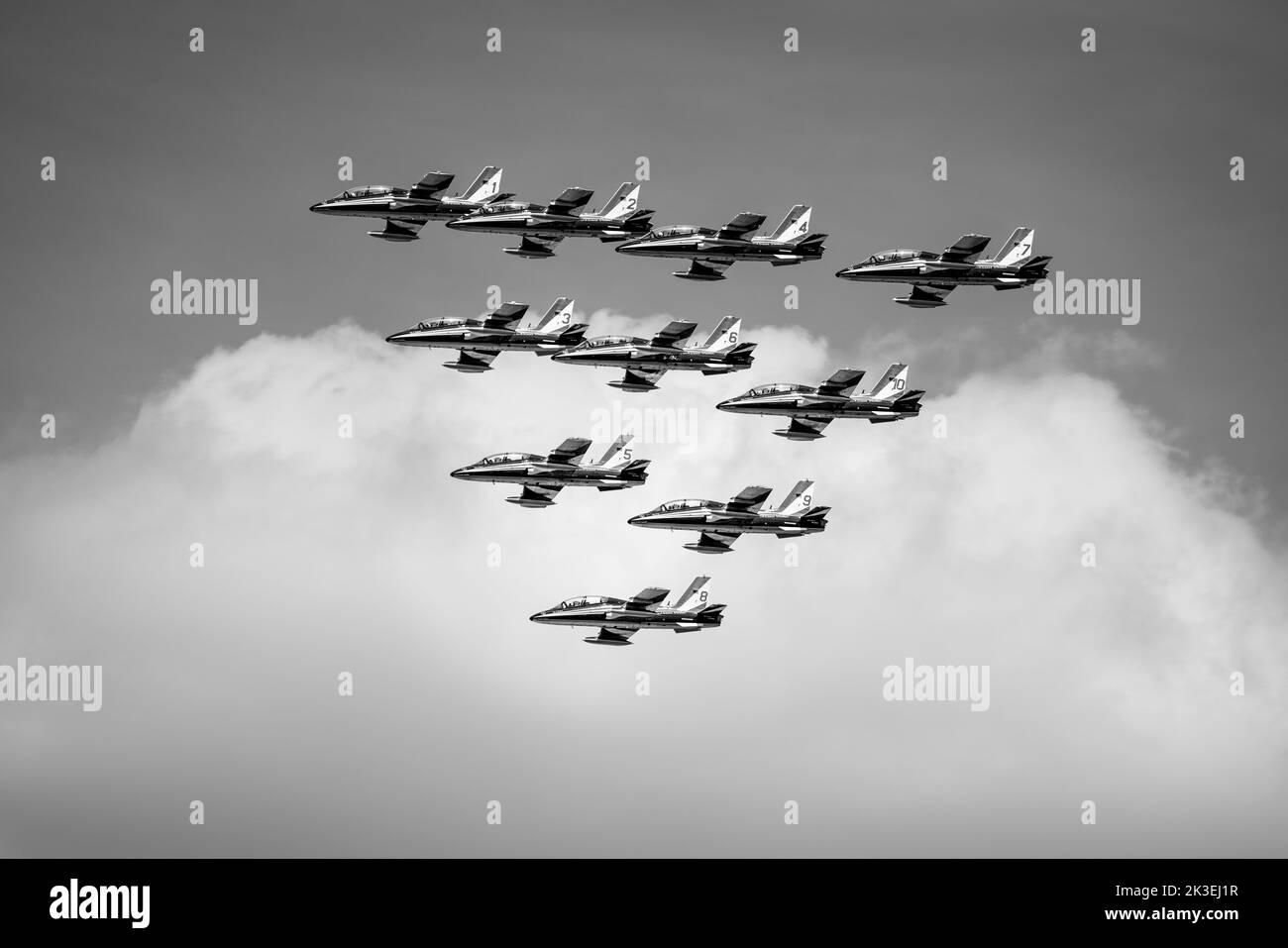 Italienische Luftwaffe - Frecce Tricolori das weltweit größte militärische Kunstflugteam, das beim Royal International Air Tattoo 2022 in die Luft geflogen ist Stockfoto