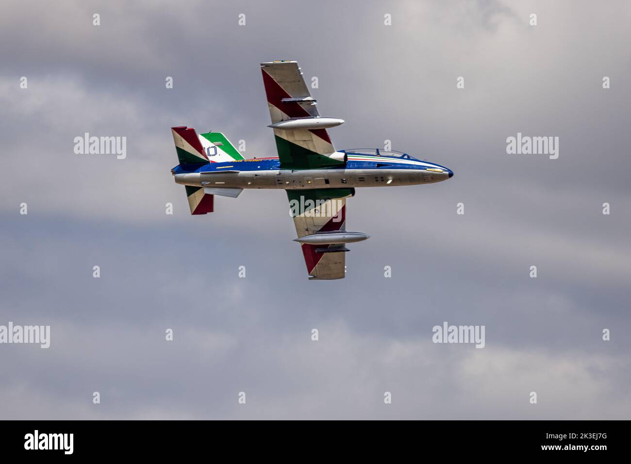 Italienische Luftwaffe - Frecce Tricolori Aermacchi MB-339-A/PAN Jet Trainer in der Luft beim Royal International Air Tattoo 2022 Stockfoto