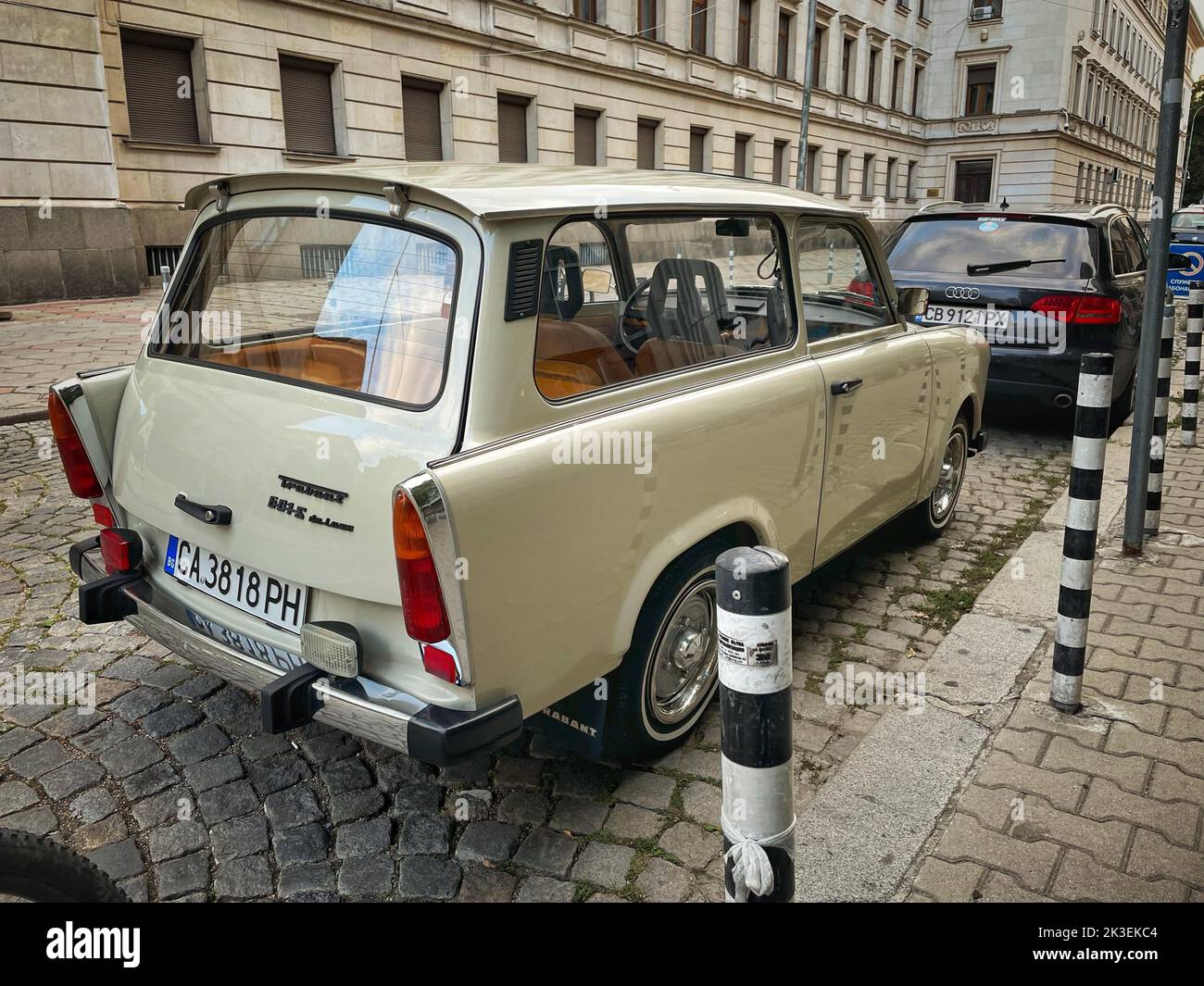 Sofia, Bulgarien - 12. September 2022; alter Trabant Kombi-Wagen im Zentrum der Stadt geparkt Stockfoto