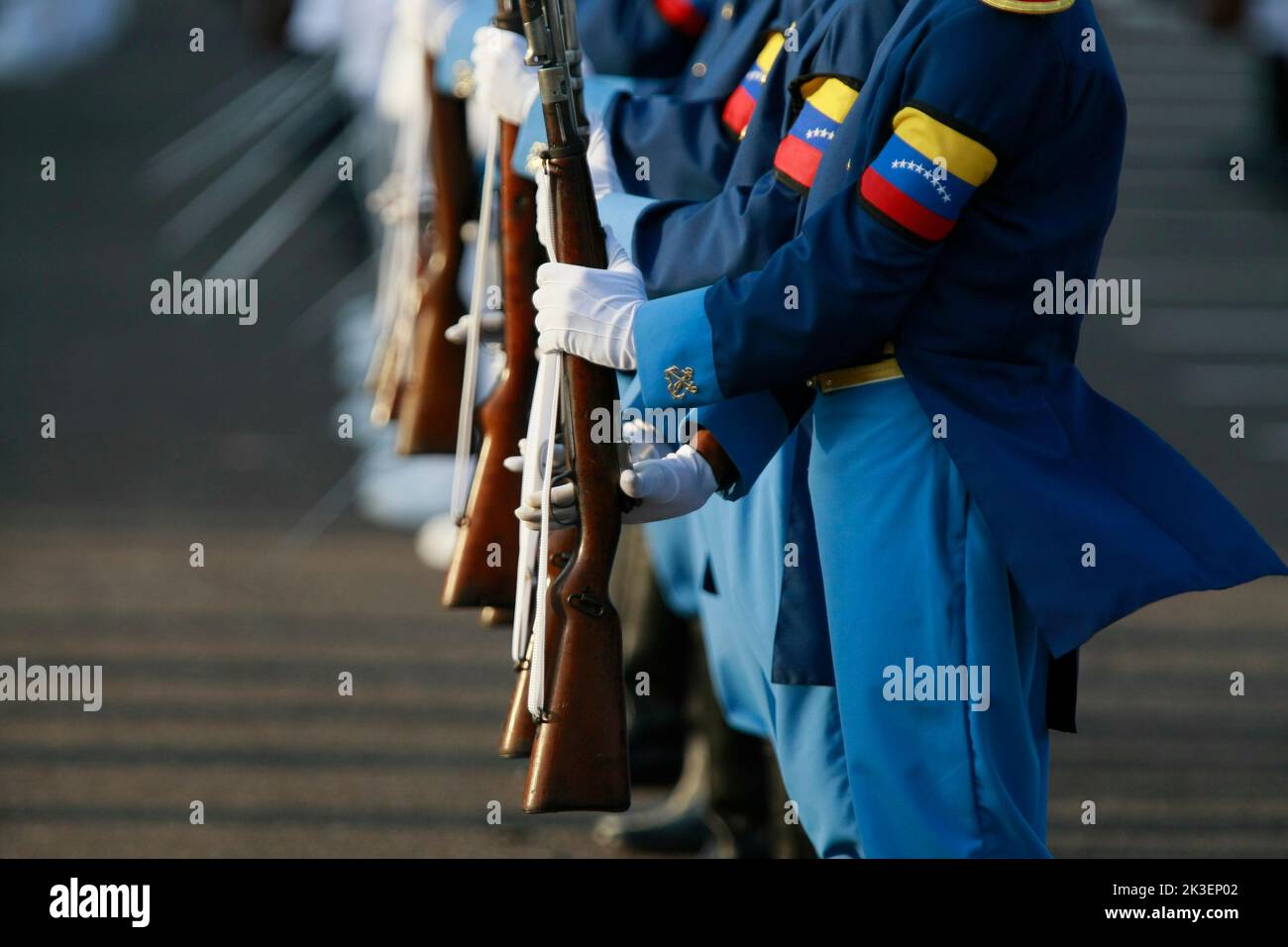 Maracaibo-Venezuela-24-07-2013. Soldaten der venezolanischen Marine während einer Militärparade. © JOSE ISAAC BULA URRUTIA. Stockfoto