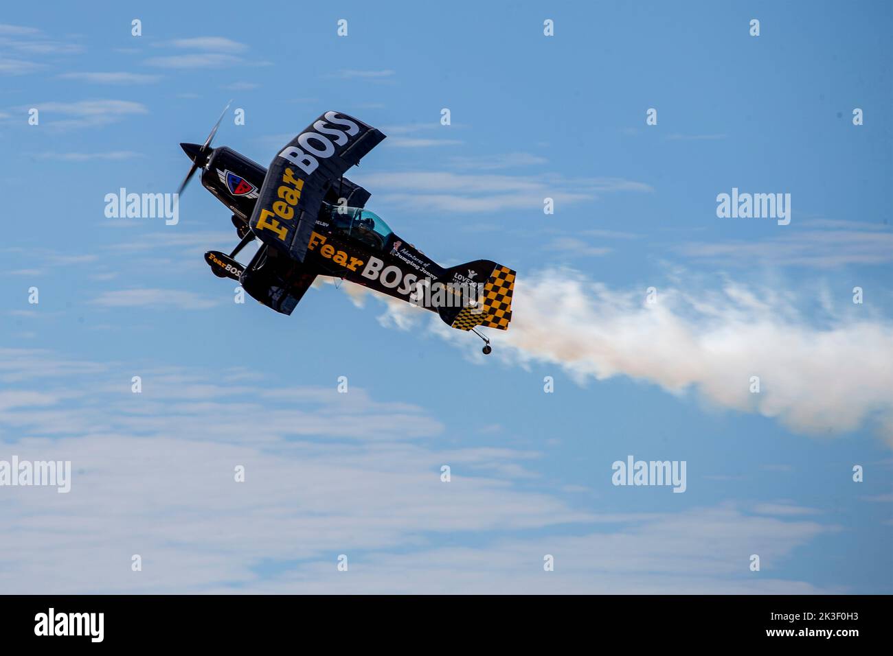 Jon Melby pilotiert mit seinem Muscle Bi-Plane Pitts S-1B und führt Kunstflug während der Miramar Air Show 2022 im MCAS Miramar, 24. September 2022 in San Diego, Kalifornien, durch. Stockfoto