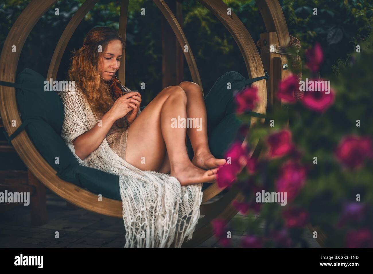 Kakaozeremonie im Garten, herzöffnende Medizin. Zeremonienraum. Stockfoto