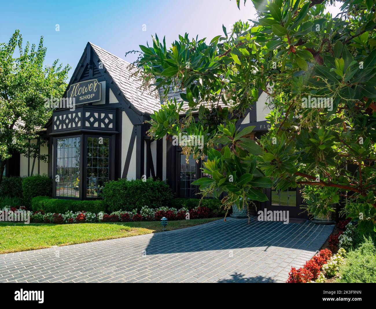 Los Angeles, JUL 31 2014 - sonnige Aussicht auf den Forest Lawn Memorial Park Stockfoto