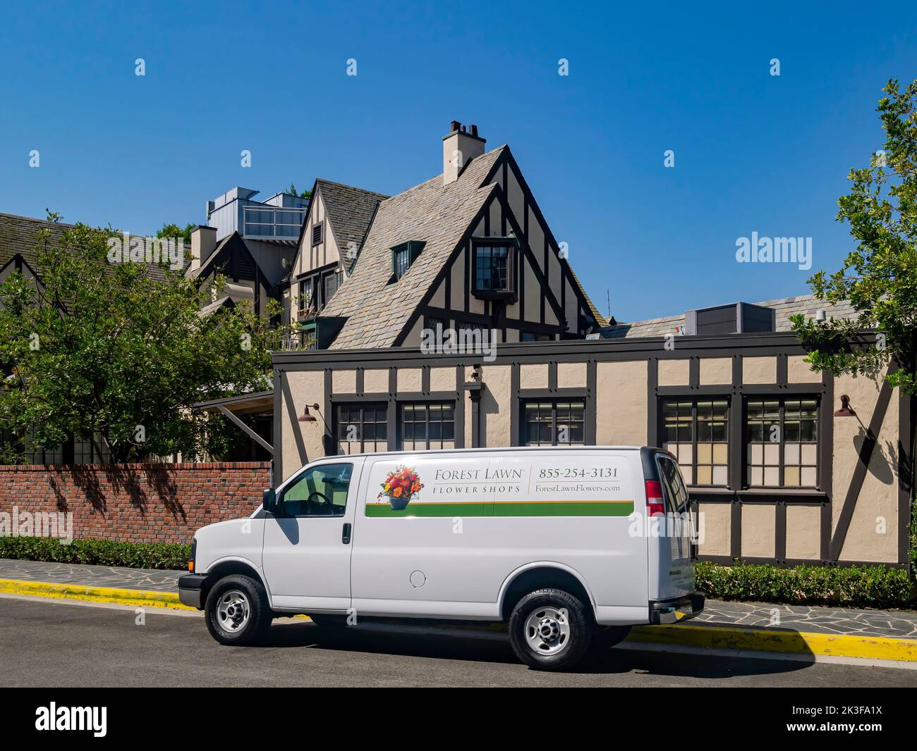 Los Angeles, JUL 31 2014 - sonnige Aussicht auf den Forest Lawn Memorial Park Stockfoto