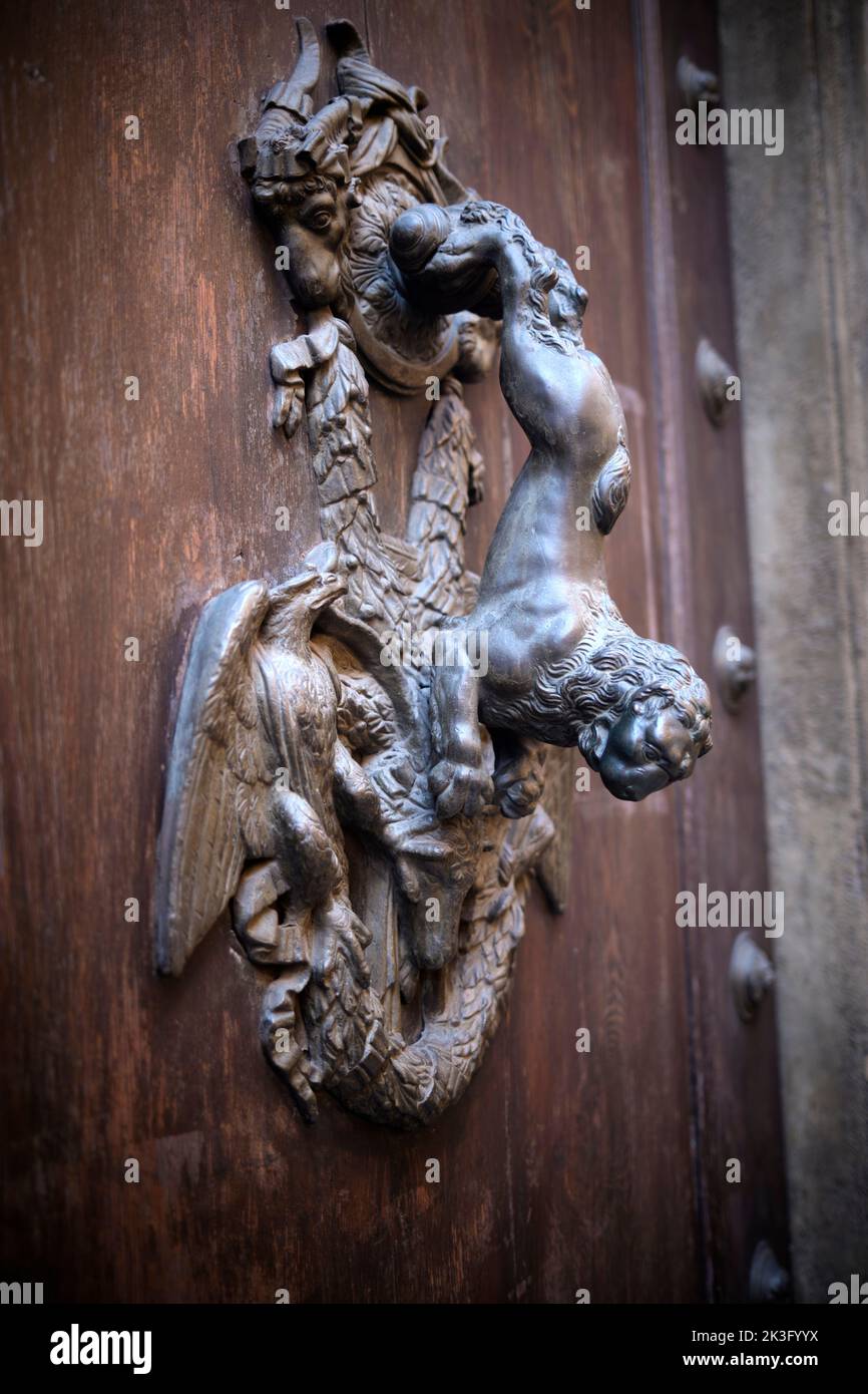 Kunstvoll Verzierte Tür Knocker Bologna Italien Stockfoto