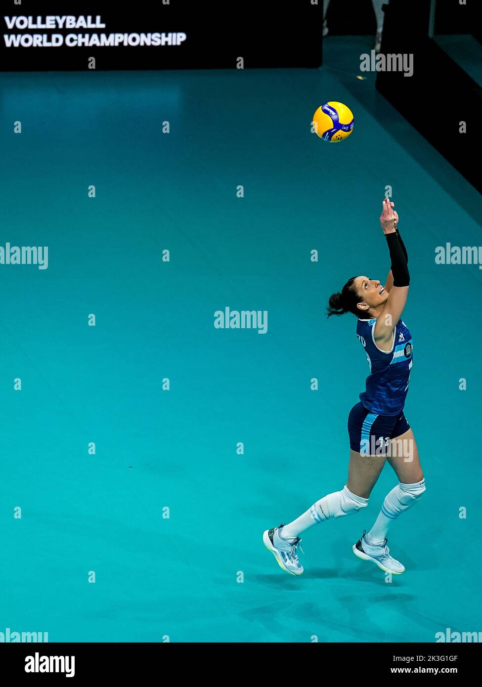 ARNHEM, NIEDERLANDE - 26. SEPTEMBER: Die Argentinierin Tatiana Soledad Rizzo spielt den Ball während des Pool-D-Phase-1-Spiels zwischen Brasilien und Argentinien am 4. Tag der FIVB Volleyball-Frauen-Weltmeisterschaft 2022 im Gelredome am 26. September 2022 in Arnhem, Niederlande (Foto: Rene Nijhuis/Orange Pictions) Stockfoto
