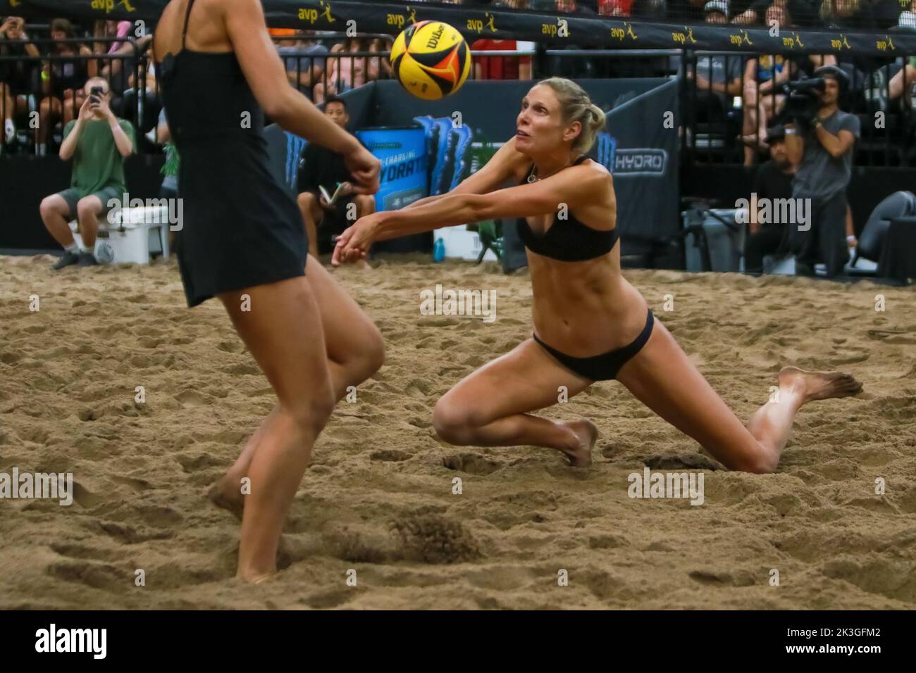 Die Phoenix AVP Championship geht weiter, da sowohl die Männer als auch die Frauen hart kämpfen, um zu bestimmen, wer der Beste der Besten ist. Stockfoto