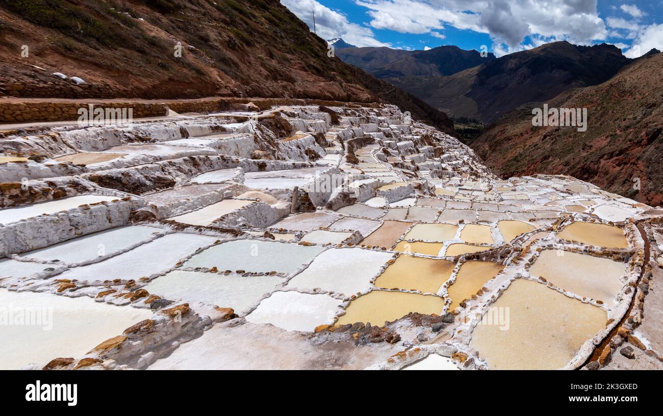 Salineras von Maras, Urubamba, Cuzco. Heiliges Tal der Inkas, Peru, Qaqawiñay. Stockfoto