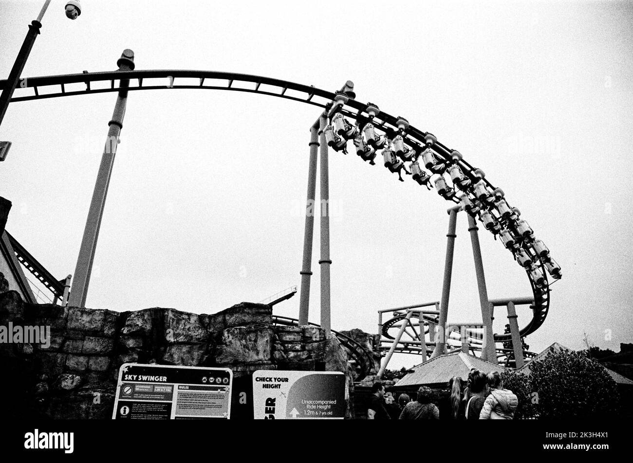 Flug der Pterosaur Achterbahnfahrt im Paultons Park, ower, Romsey, Hampshire, England, Vereinigtes Königreich. Stockfoto