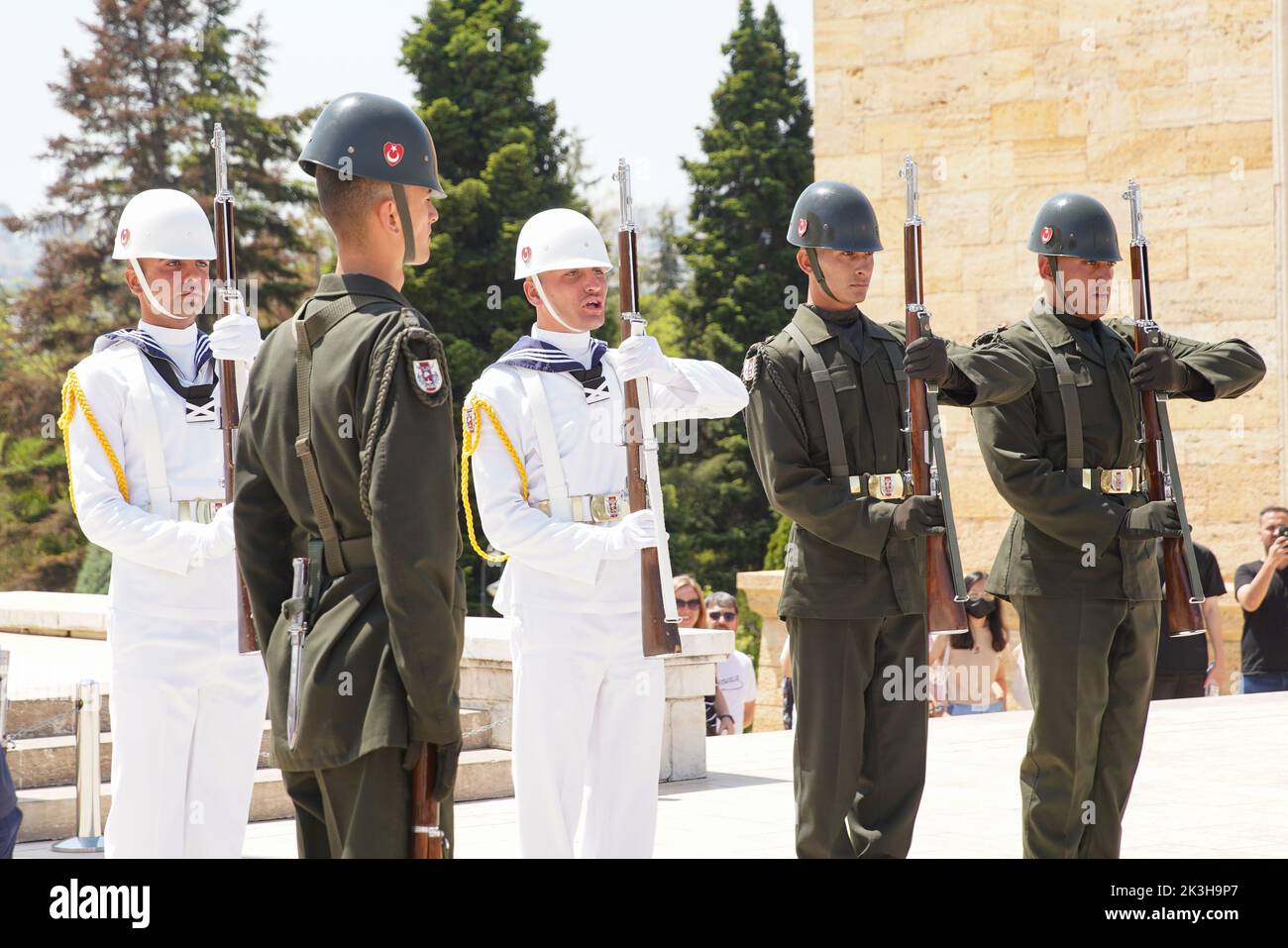 ANKARA, TURKIJE 05. JUNI 2022 Soldaten marschieren zur Wachablösung