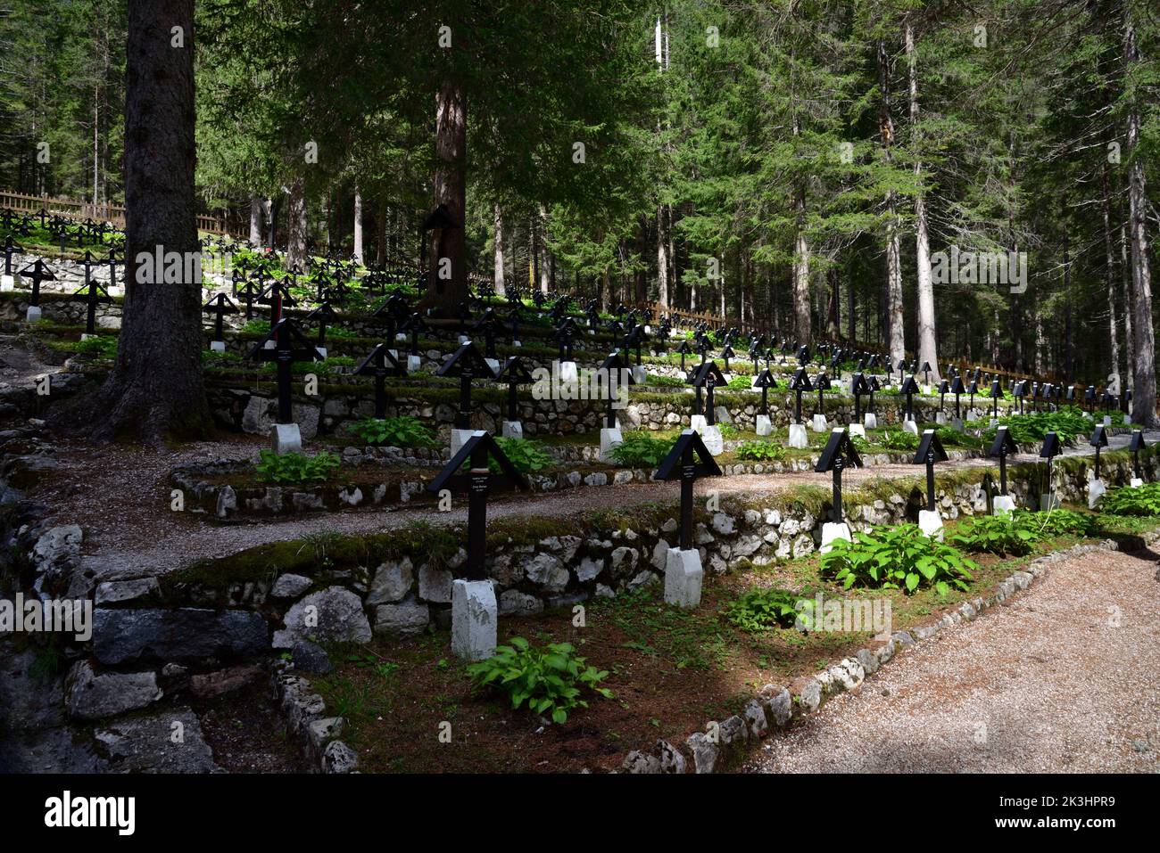 Wenige Kilometer von Toblach entfernt befindet sich ein österreichischer Friedhof, auf dem etwa 1300 Soldaten, die im Ersten Weltkrieg ums Leben kamen, begraben sind Stockfoto