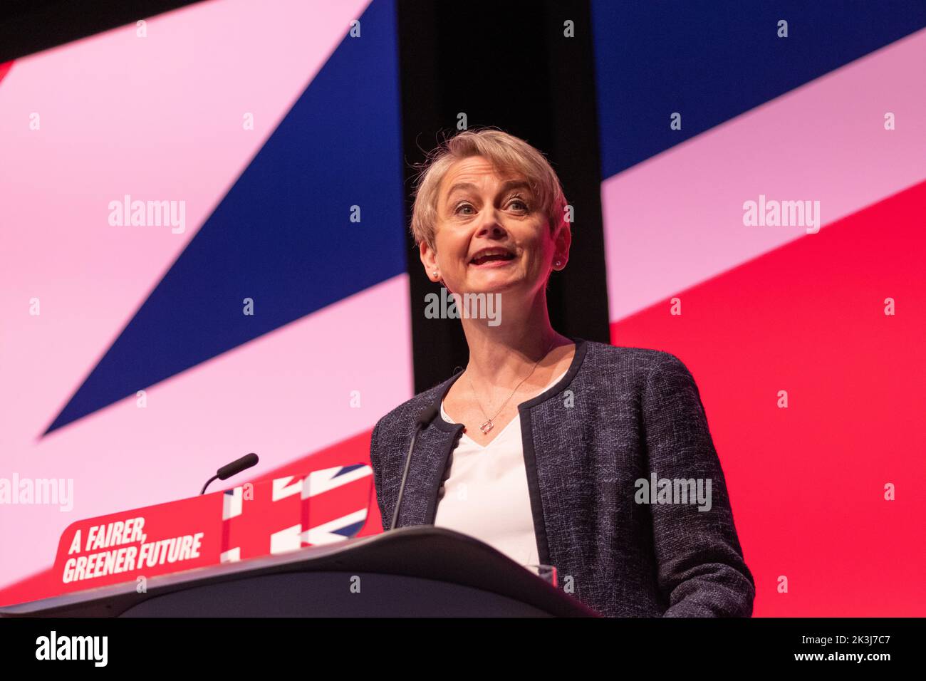 Liverpool, Großbritannien. 27.. September 2022. Yvette Cooper Shadow Staatssekretärin für das Innenministerium bei der Arbeitskonferenz in Liverpool. Liverpool Kings Dock. Liverpool, Großbritannien. Picture: gary Roberts/worldwidefeatures.com Credit: GaryRobertsphotography/Alamy Live News Stockfoto