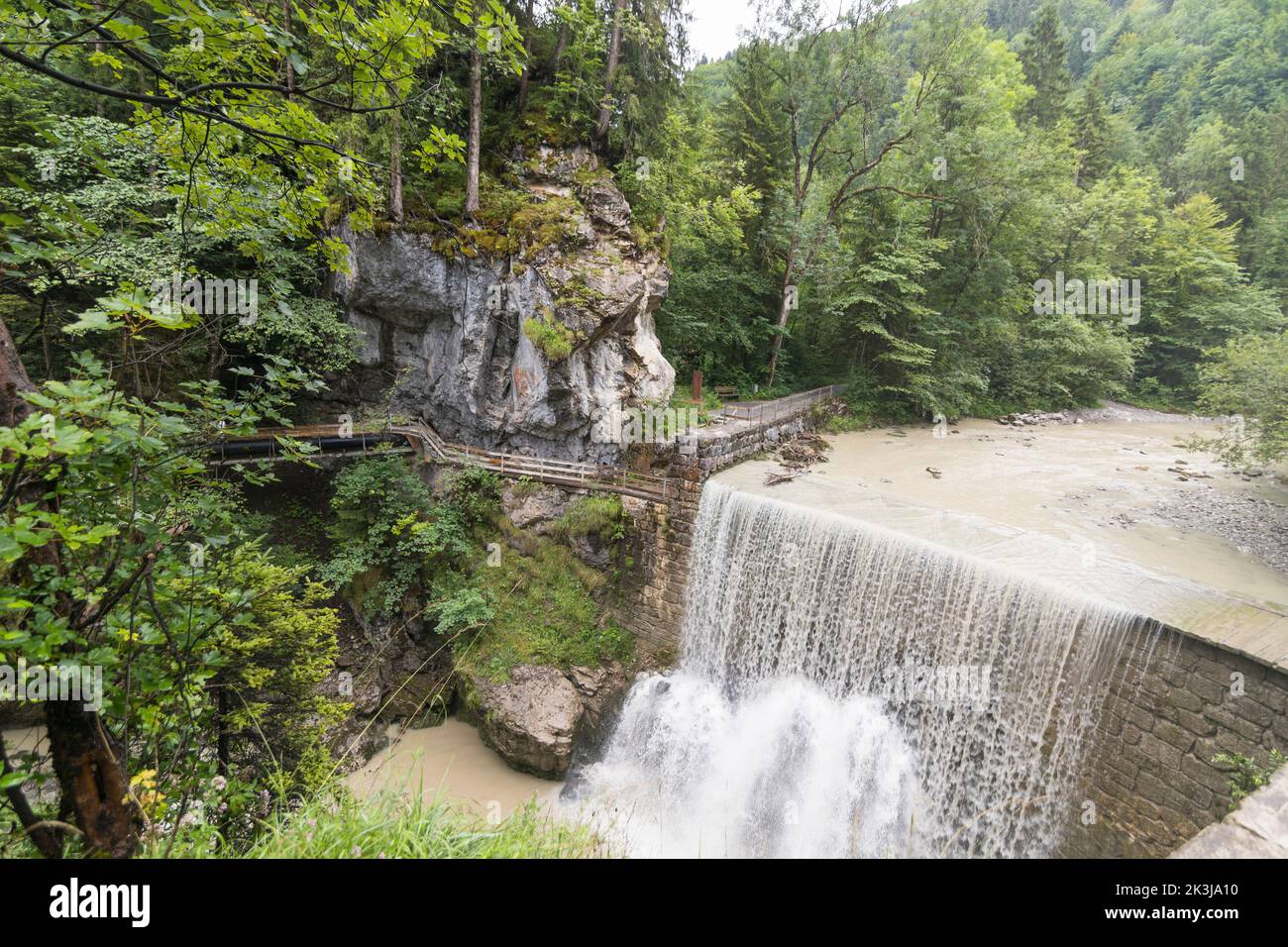 Wasserfall im Naturschutzgebiet Rappenlochschlucht bei Dornbirn, Vorarlberg, Österreich Stockfoto