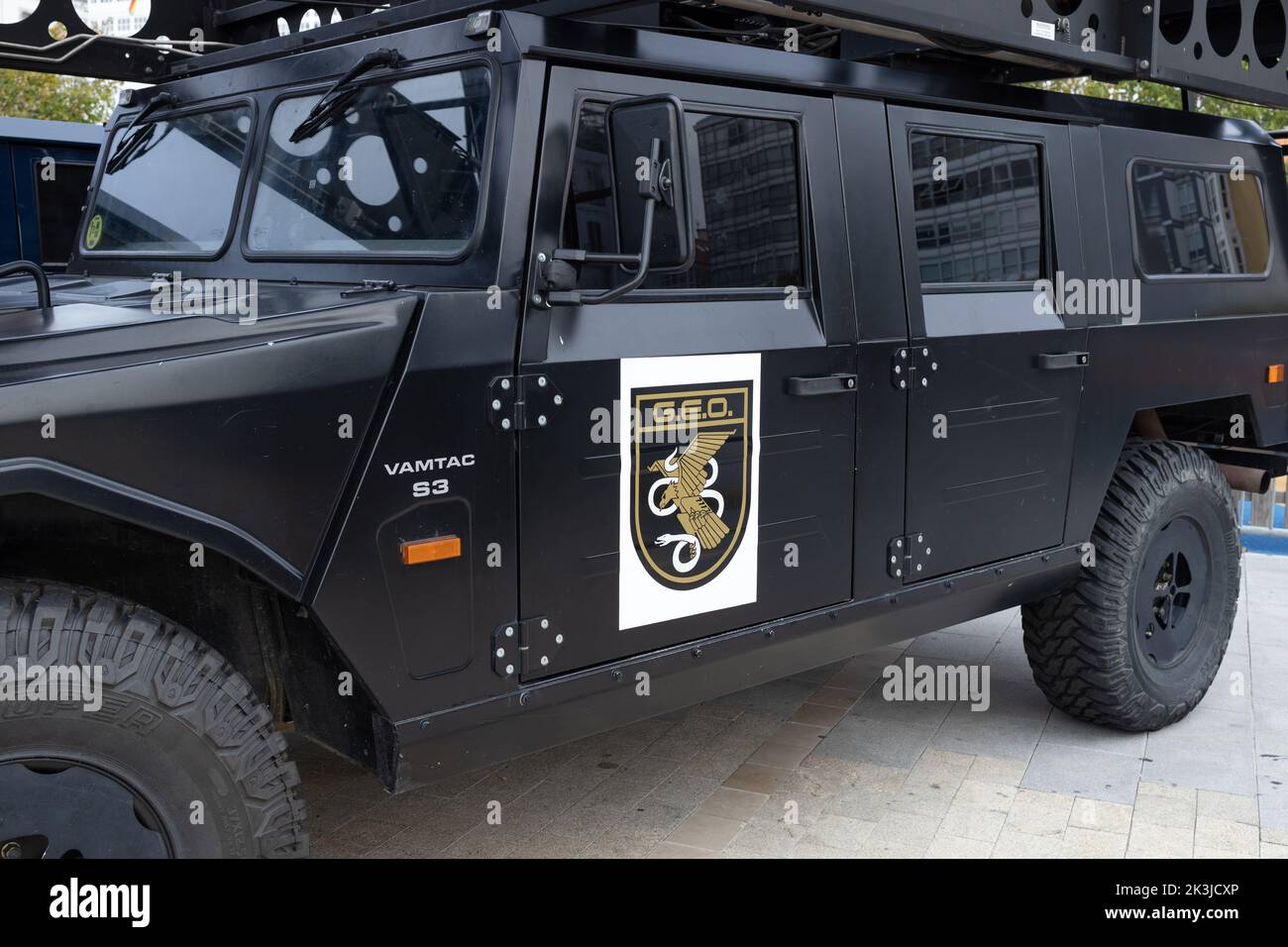 La Coruna, Spanien; 23. september 2022: La Coruna, Spanien; 23. september 2022: Grupo Especial Operaciones GEO LKW der Policia Nacional Spanish N Stockfoto